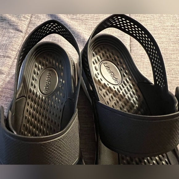 Crocs Literide 360 Black Sandals Womens 9 Strappy Comfort Lightweight Rubber - Picture 3 of 8